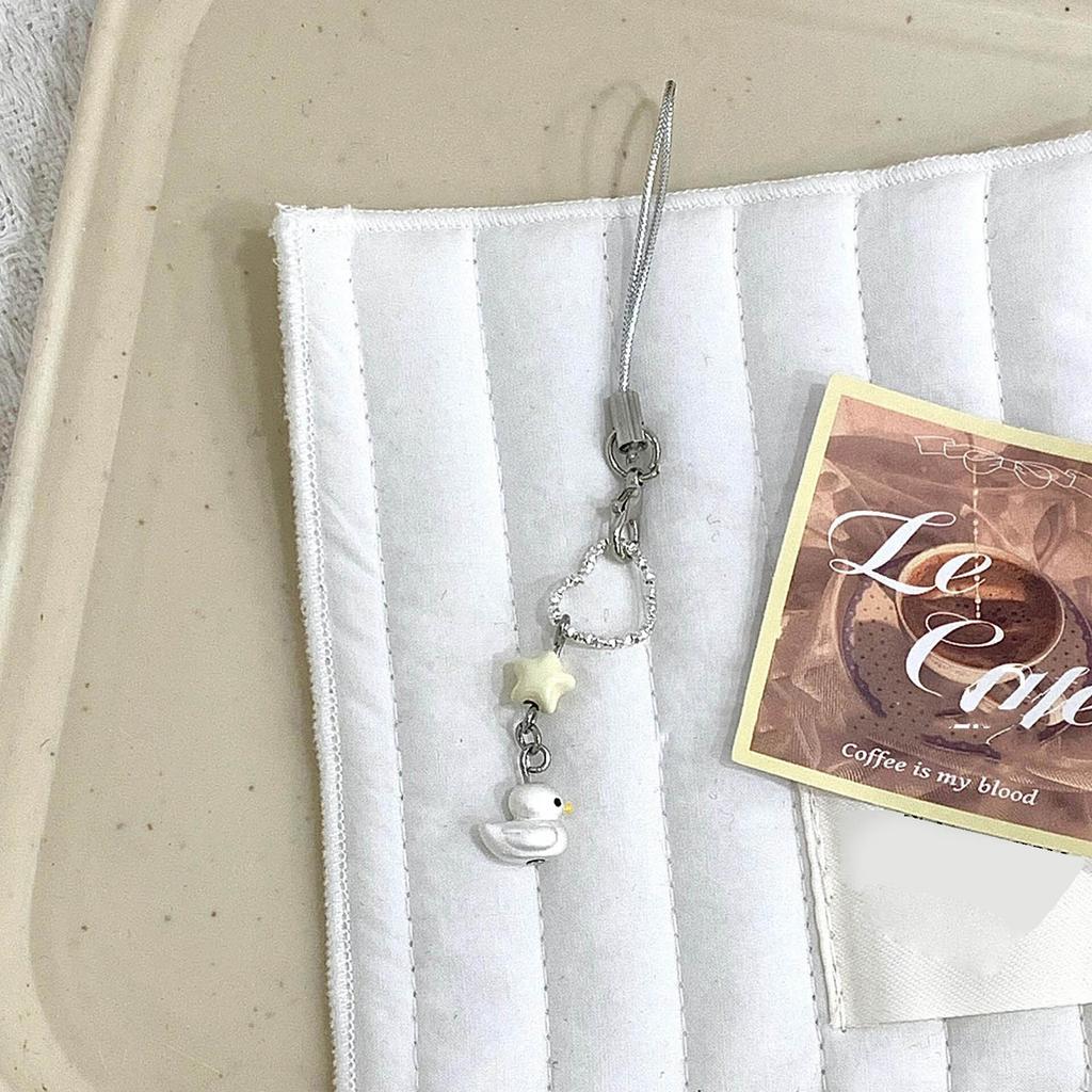 Fashionable Key Pendant Phone Charm Unique Heart Flower Keychain Vibrant Beaded Pendant for Cellphone Camera Handbag