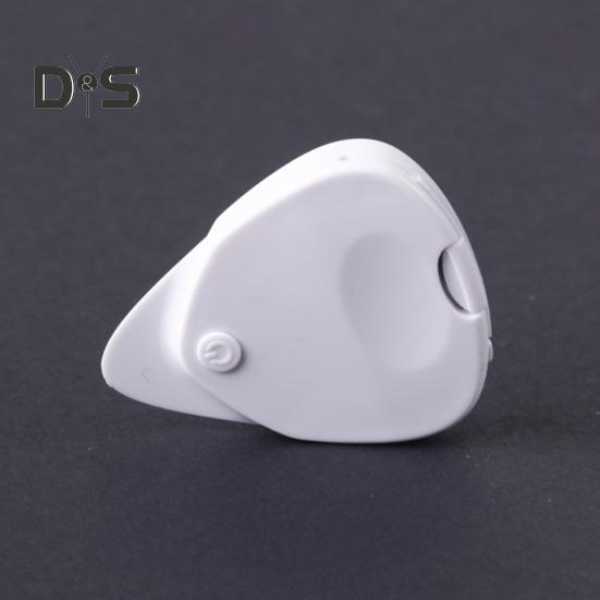 2 In 1 Guitar Tuner And Guitar Pick Digital Guitar Pick with LED Screen Display Guitar Pick Plectrum with 12 Equal Temperaments Musical Note