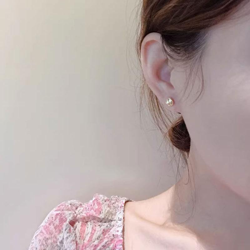 Серьги-гвоздики из ракушек для женщин, новые модные серьги, маленькие и изысканные, темпераментные, легкие и роскошные