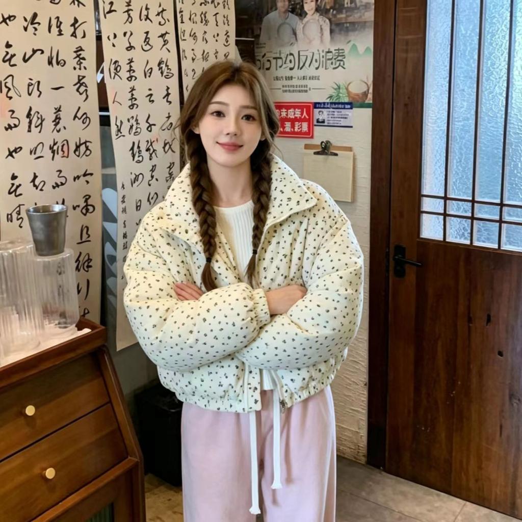 Cotton clothes, short jackets for women's winter years, new college style, thickened long sleeves.