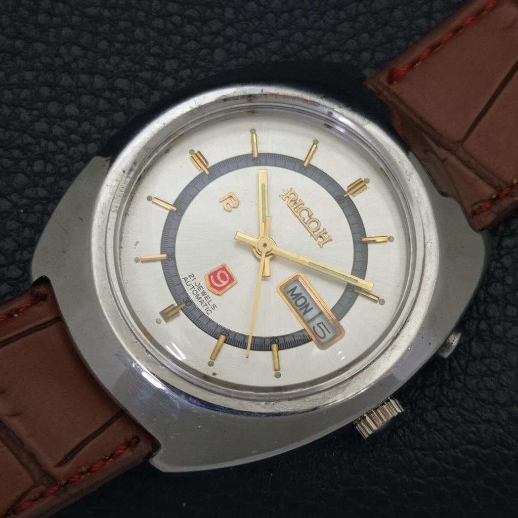 VINTAGE RICOH R31 AUTOMATIC JAPAN MENS SILVER COLOR DIAL WATCH A701952-5 R207-a701952