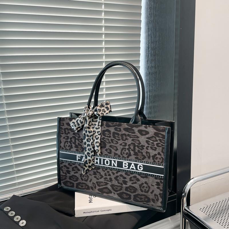 Модная женская сумка 2025 новая популярная портативная сумка-тоут большая сумка большой вместимости сумка для покупок в иностранном стиле женская сумка