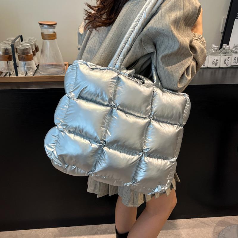 Korean version of casual fashion autumn and winter cotton clothes bag women's 2025 new large-capacity shoulder bag hand-held commuter tote bag