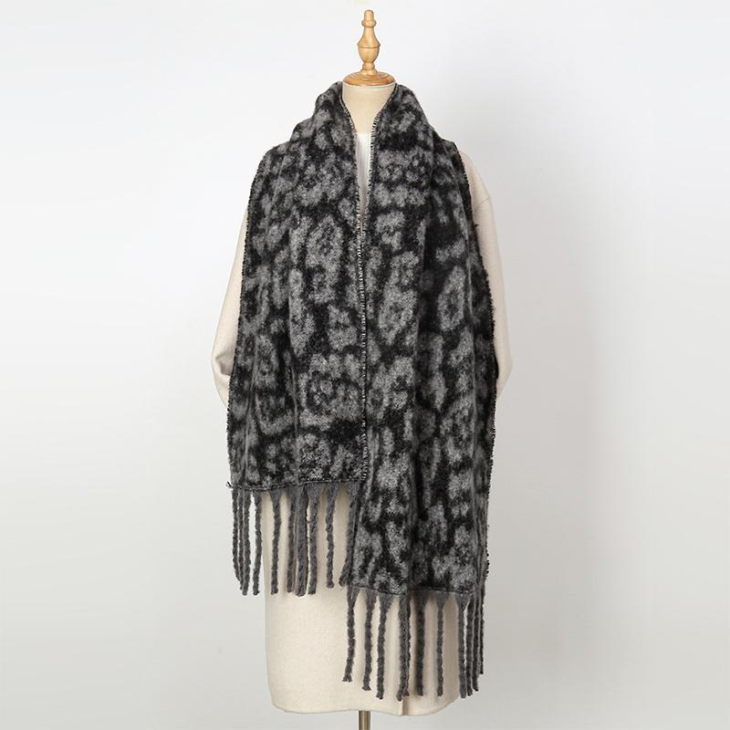 New Leopard Print Winter Scarf for Women Classic Thickened Imitation Cashmere Print Fringe Shawl Stylish Versatile Warm Blanket