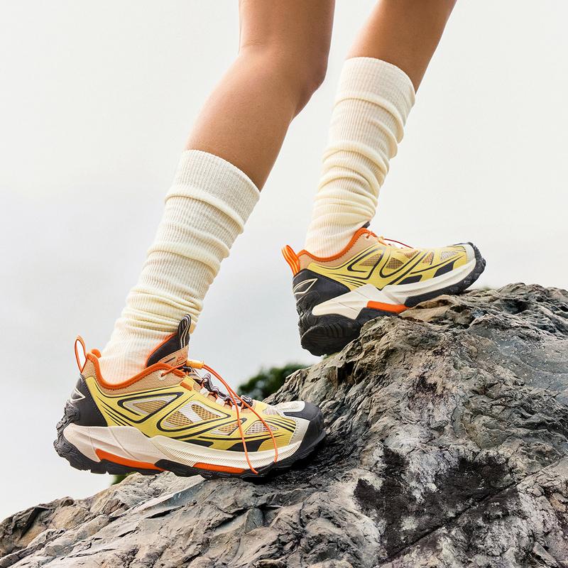 Li Ning Туристические кроссовки с амортизацией CF Tracing, нескользящие, износостойкие, низкие, унисекс, желто-коричневые AHTV001-2