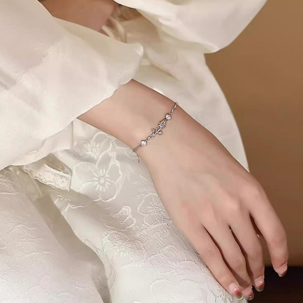 Браслет «Роза Маленького принца» для женщин, изысканный нишевый дизайн в стиле легкой роскоши, высококлассный браслет для подарков ювелирных изделий для девушки