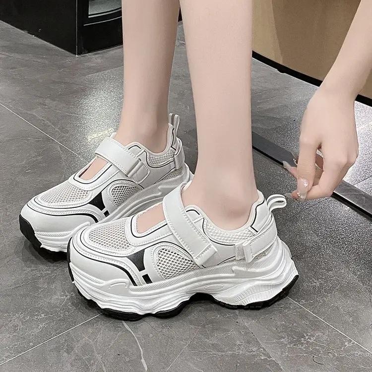 Мода 2024 года, новые женские повседневные туфли, кроссовки на толстой подошве, модные полые дышащие одинарные туфли, женская легкая спортивная обувь на платформе