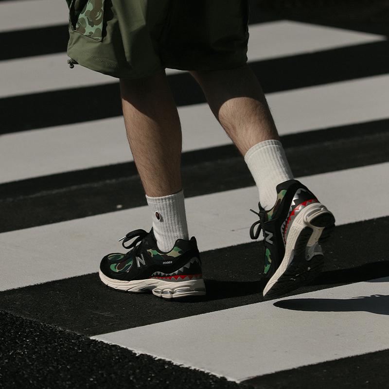 New Balance Кроссовки Bape X 2002R 'Apes Together Strong Black Camo' M2002RBF