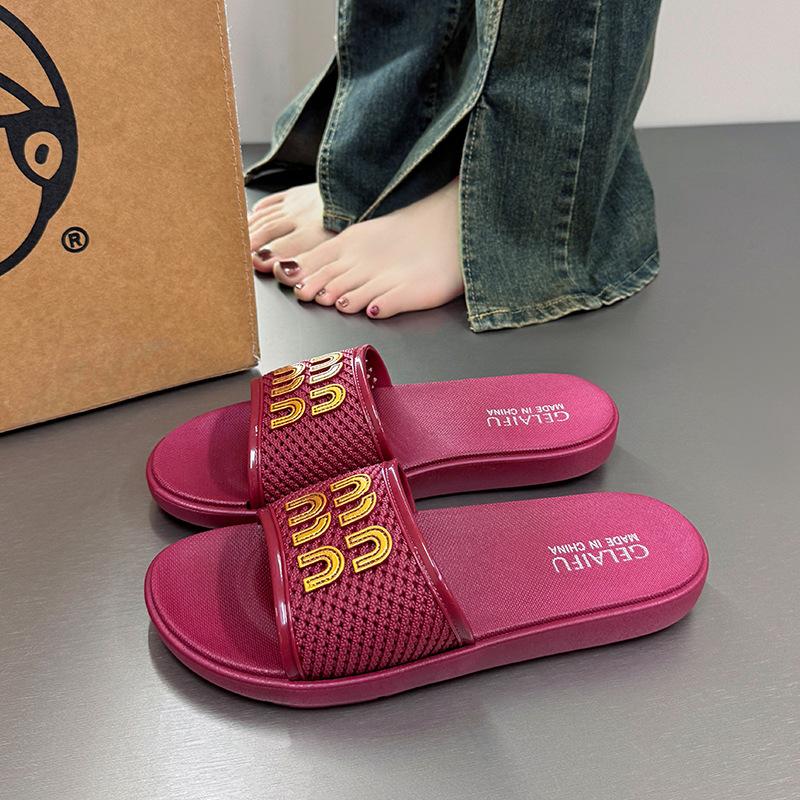 Женские летние тапочки, новая модная маленькая ароматная пляжная обувь, популярные универсальные комнатные прохладные тапочки