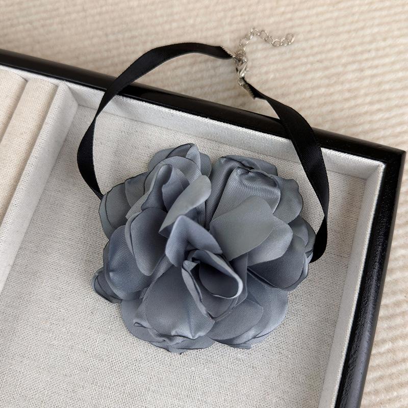 Европейско-американское модное колье с преувеличенным цветком, маленькое женское атласное колье в винтажном стиле с розой