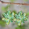 Улица. Деревянные серьги с подвеской в виде зеленого котенка и клевера ко Дню Святого Патрика
