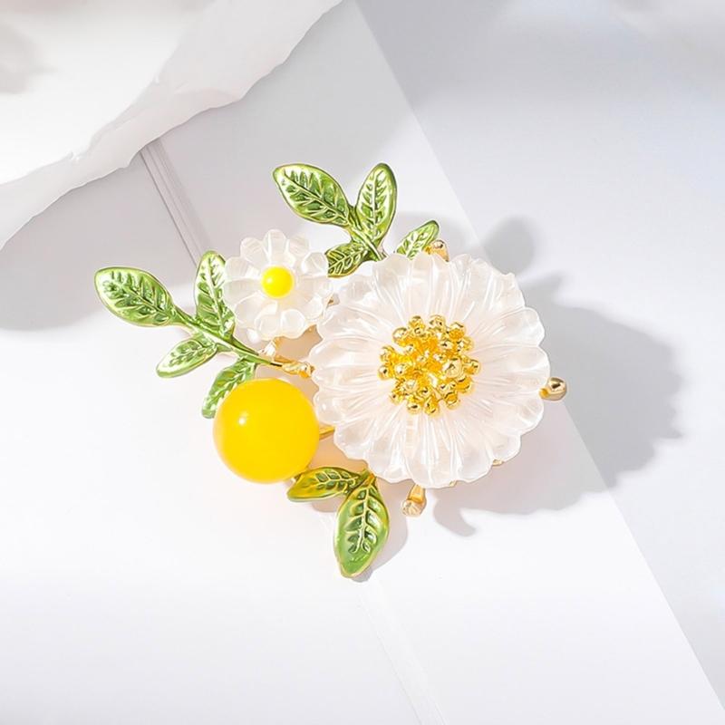Elegant Pearls Daisy Brooch With Green Leaf Designs for Women Portable for Weddings Supplies and Special Occasions