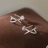 S925 Посеребренные серьги с цирконовыми крестообразными завинчивающимися серьгами Уникальный индивидуальный дизайн, простые геометрические серьги для ногтей с высоким смыслом