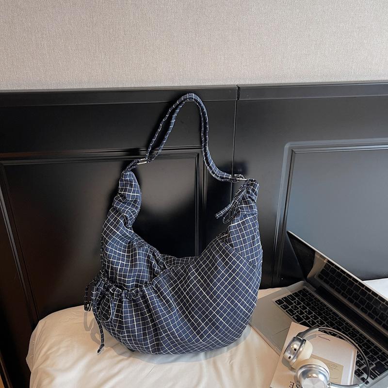 Нейлоновая тканевая сумка женская сумка-мессенджер 2025 осень новая большая вместимость клетчатый нишевый дизайн на одно плечо сумка-пельмень