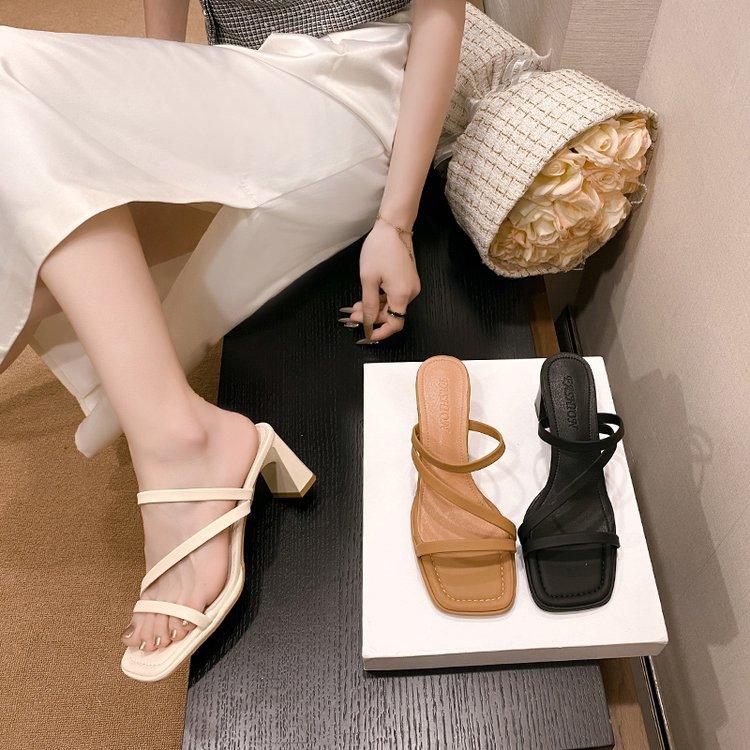 Fashion temperament increases, one-word cool slippers for women to wear in the summer of 2024, new foreign style, light and super soft high heels