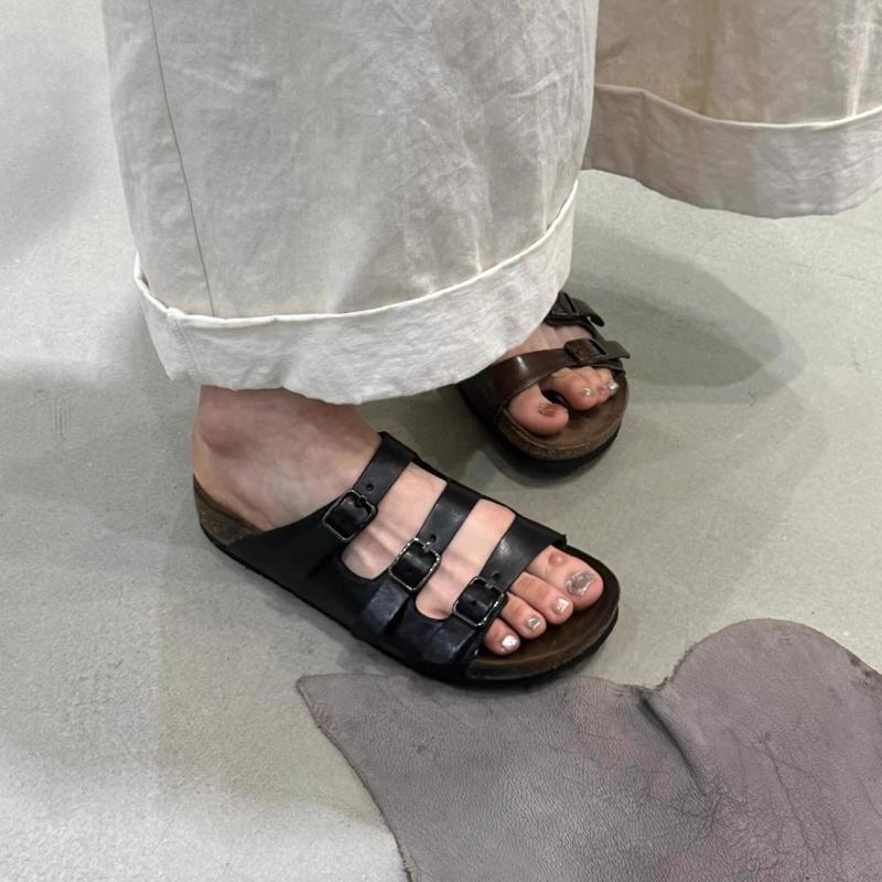 Fashion 2025 New High Quality Slip-on Belt Buckle Big Head Thick Heel Slippers Women's Retro Genuine Leather Round Toe Slippers