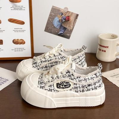 С юбкой парусиновые туфли женские 2025 лето новые взрывные маленькие белые туфли повседневные универсальные студенческие маленькие ароматные туфли на толстой подошве