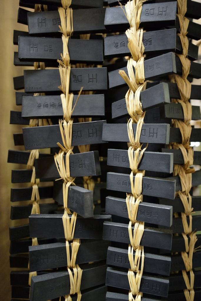 Bokuundo Solid Ink Bamboo for Kanji Works Pieces 02619 3.5