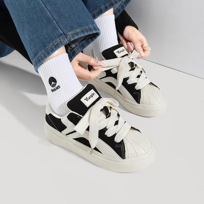 Новые весенние туфли с головкой в ​​форме ракушки, женские маленькие белые туфли, туфли с большой головкой, студенческая повседневная спортивная обувь