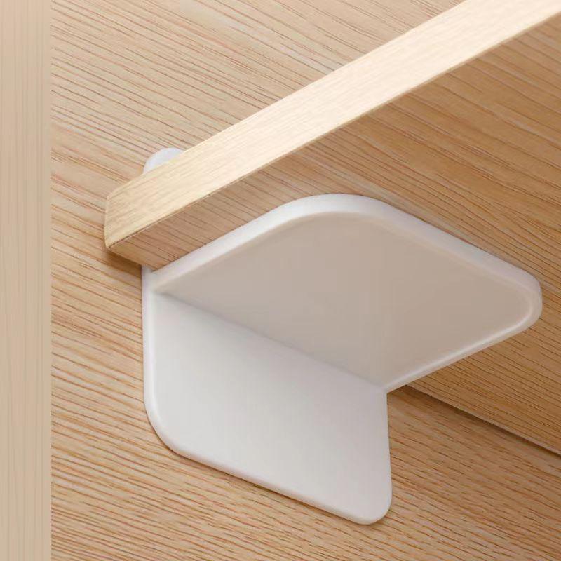 Детский манеж Складной забор с нескользящим основанием на присосках и усилением пряжками.