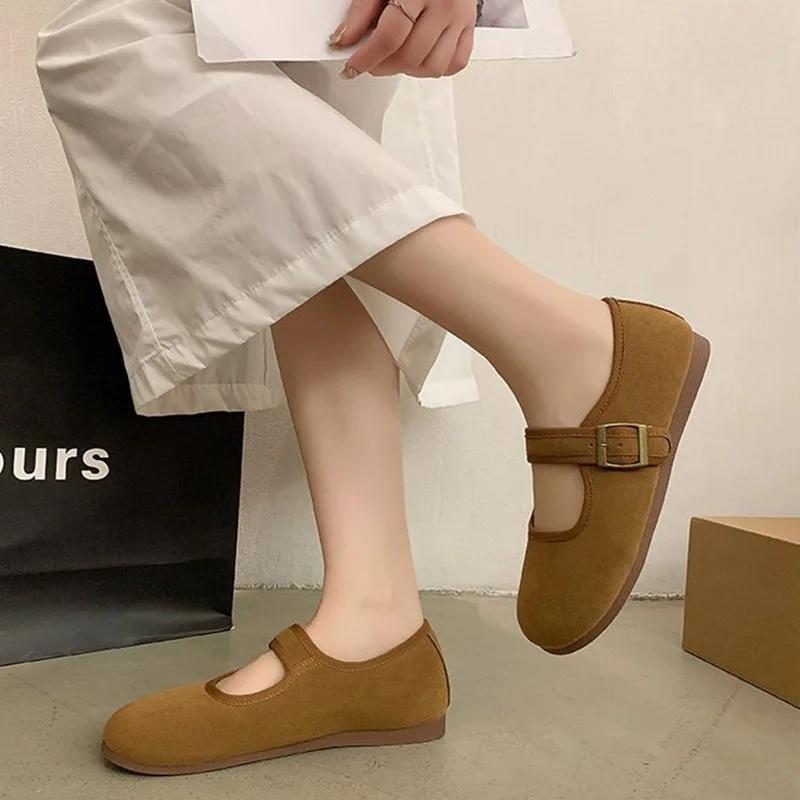 Женская обувь с круглым носком, повседневные лоферы, женские туфли на плоской подошве, мягкие, весна-осень 2024, модные однотонные мокасины с пряжкой