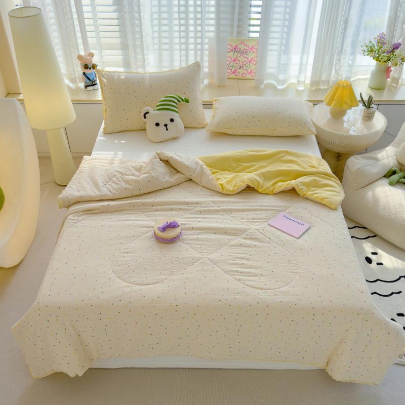Mengge Yungan double-layer yarn antibacterial lace summer quilt core