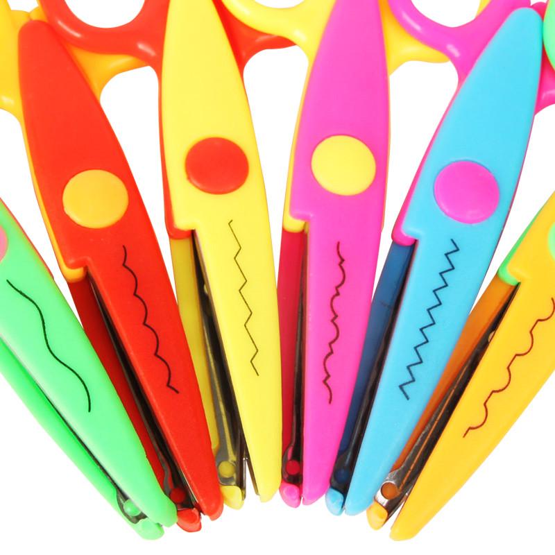 Ножницы из металла и пластика для рукоделия с волнистыми краями