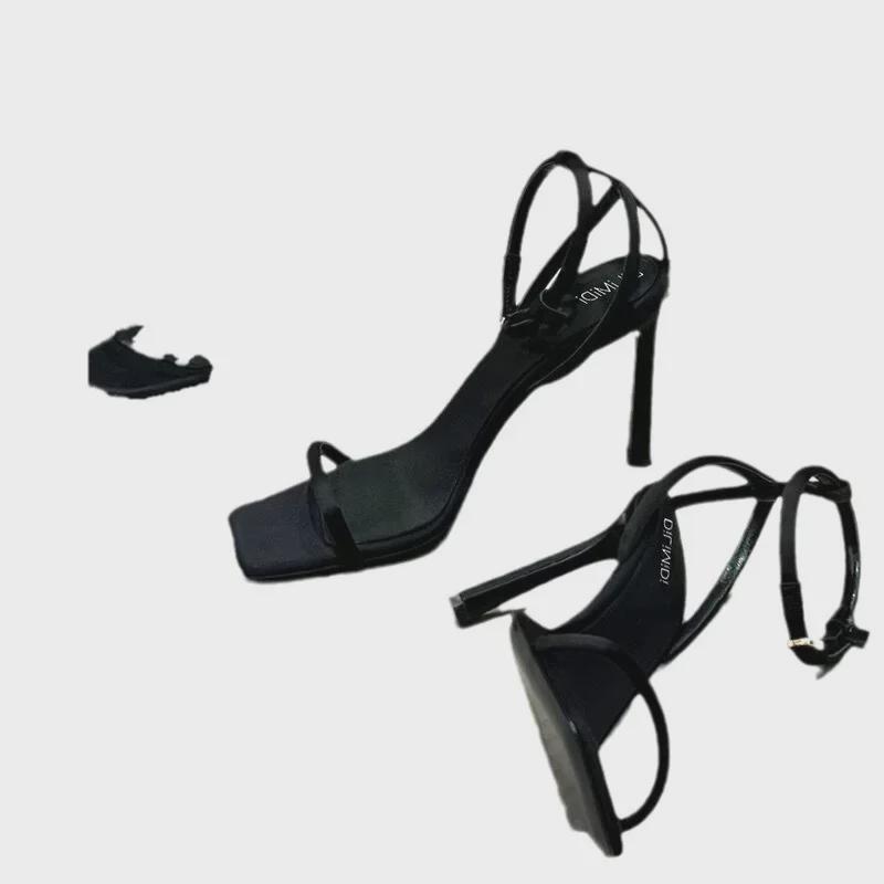 Летние босоножки с открытым носком и квадратной шпилькой 2023 года — элегантный женский дизайн с одним ремешком.