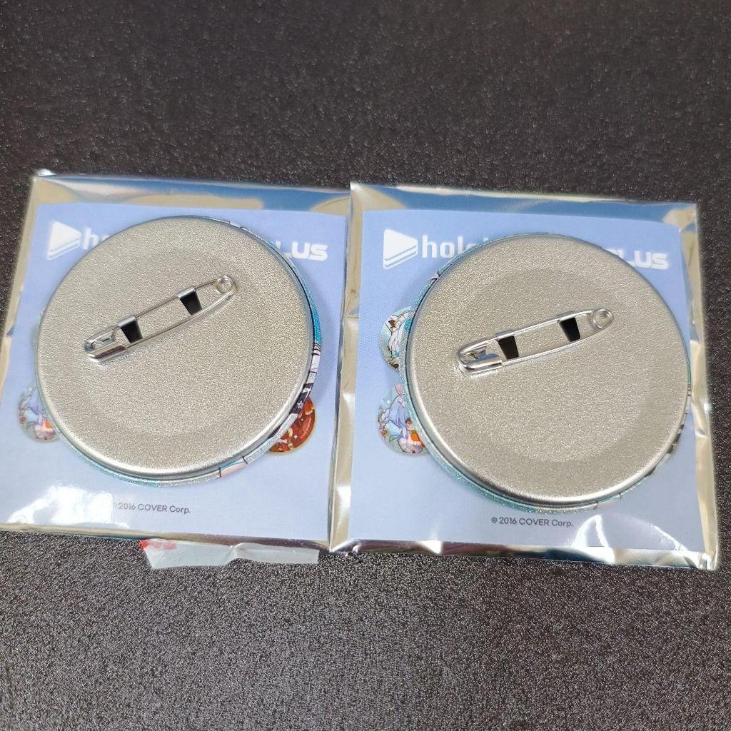 [ИСПОЛЬЗОВАННЫЙ] Случайный набор из 2 значков Shirakami Fubuki Korea Collaboration Cafe