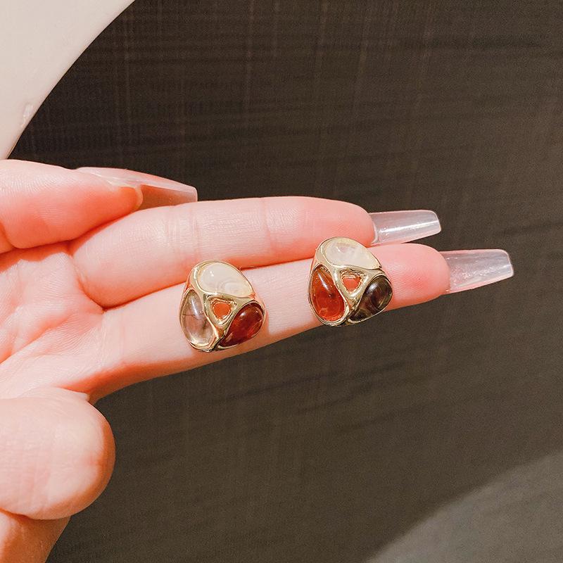 Трендовые французские ретро-серьги с геометрическими треугольниками 2024 года — стильный и универсальный красочный дизайн