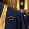 Брошь-значок выпускника 2026 года, Эмалированный значок на лацкан с изображением выпускной шапочки, звезды и свитка, Памятный значок для выпускника старшей школы или колледжа, выпуск 2026 года