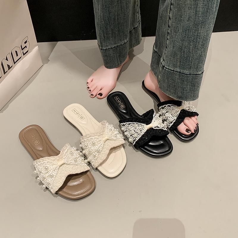 French Pearl Slippers Women's Summer Wear 2025 New Fairy Small Fragrant Style Fashion Flat Bottom One Word Beach Cool Slippers