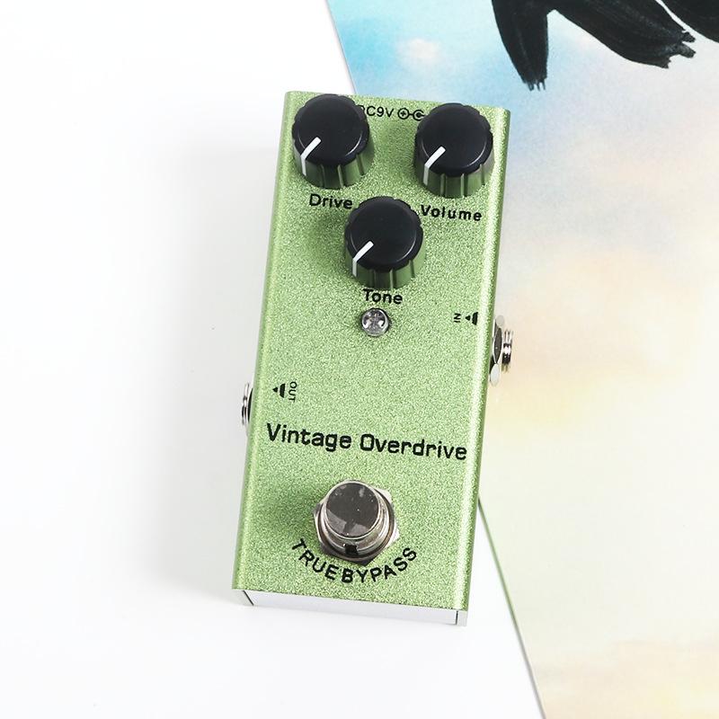 Компактная педаль эффектов для электрогитары: 10 эффектов, включая эквалайзер, дисторшн, овердрайв, фузз, хорус, симуляцию и задержку.