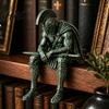 Подарки для любителей истории Древнегреческий Воин Настольная Фигурка, Сидящая Фигурка Солдата с Детализированным Шлемом, Исторический Настольный Декор
