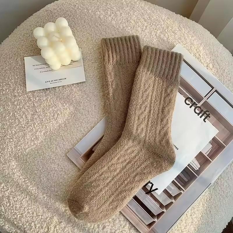 4 Pairs of Cashmere Socks for Women Autumn and Winter Plus Velvet Thickened Mid-Tube Socks Warm Long Socks