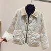 Стильная короткая куртка с хлопковой подкладкой для студентов в студенческом стиле с эффектом похудения