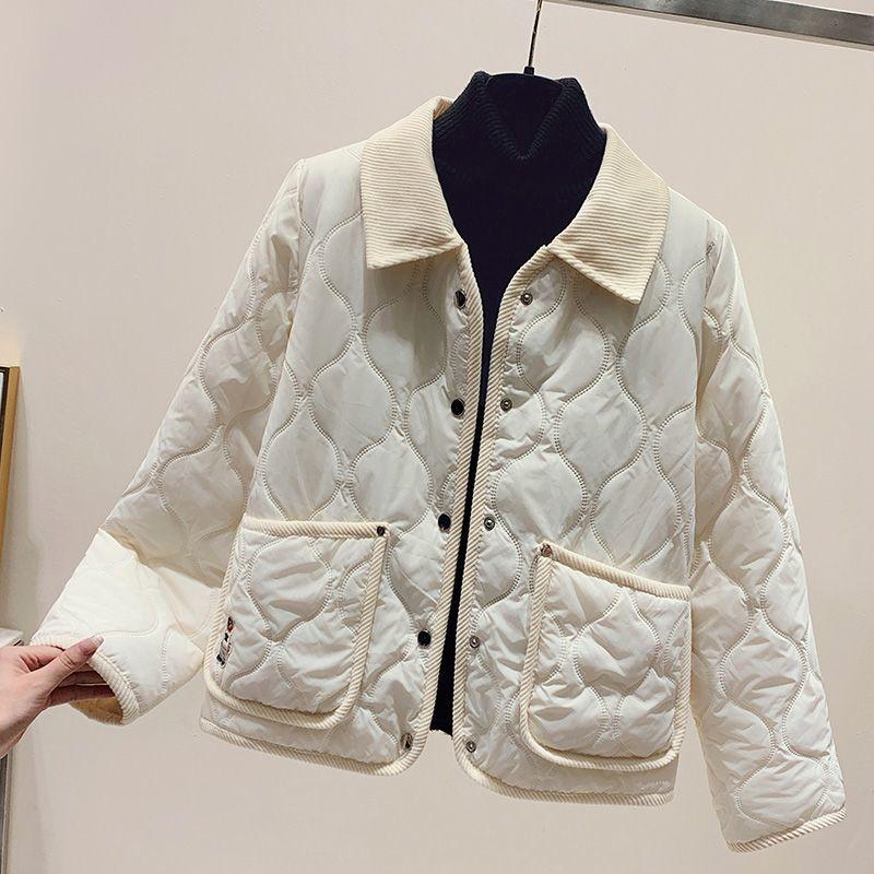 Стильная короткая куртка с хлопковой подкладкой для студентов в студенческом стиле с эффектом похудения