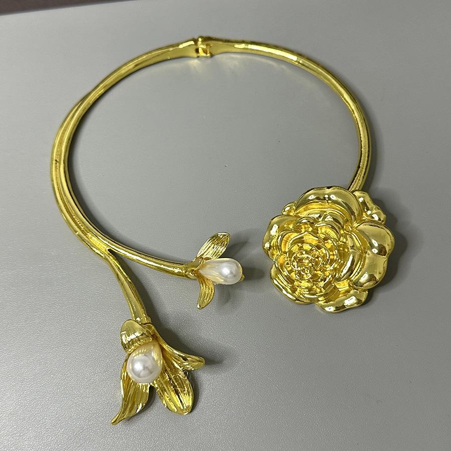 Тяжелое трехмерное жемчужное цветочное ожерелье, античный стиль, легкая роскошь, высококачественные аксессуары для ожерелий для женщин