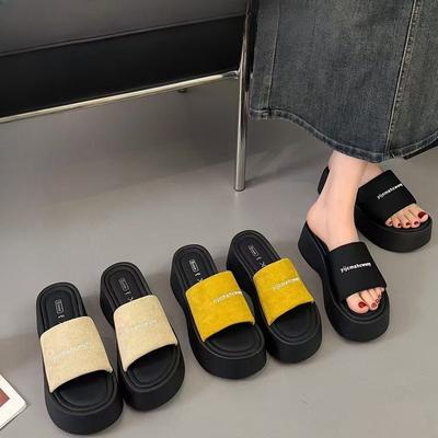 Новый стиль повседневных пляжных шлепанцев на одно плечо на толстой подошве и высоком каблуке