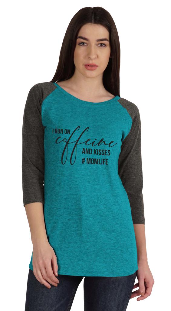 Inkmeso Футболка с принтом «Я бегу на кофеине и поцелуях» #Momlife для женщин