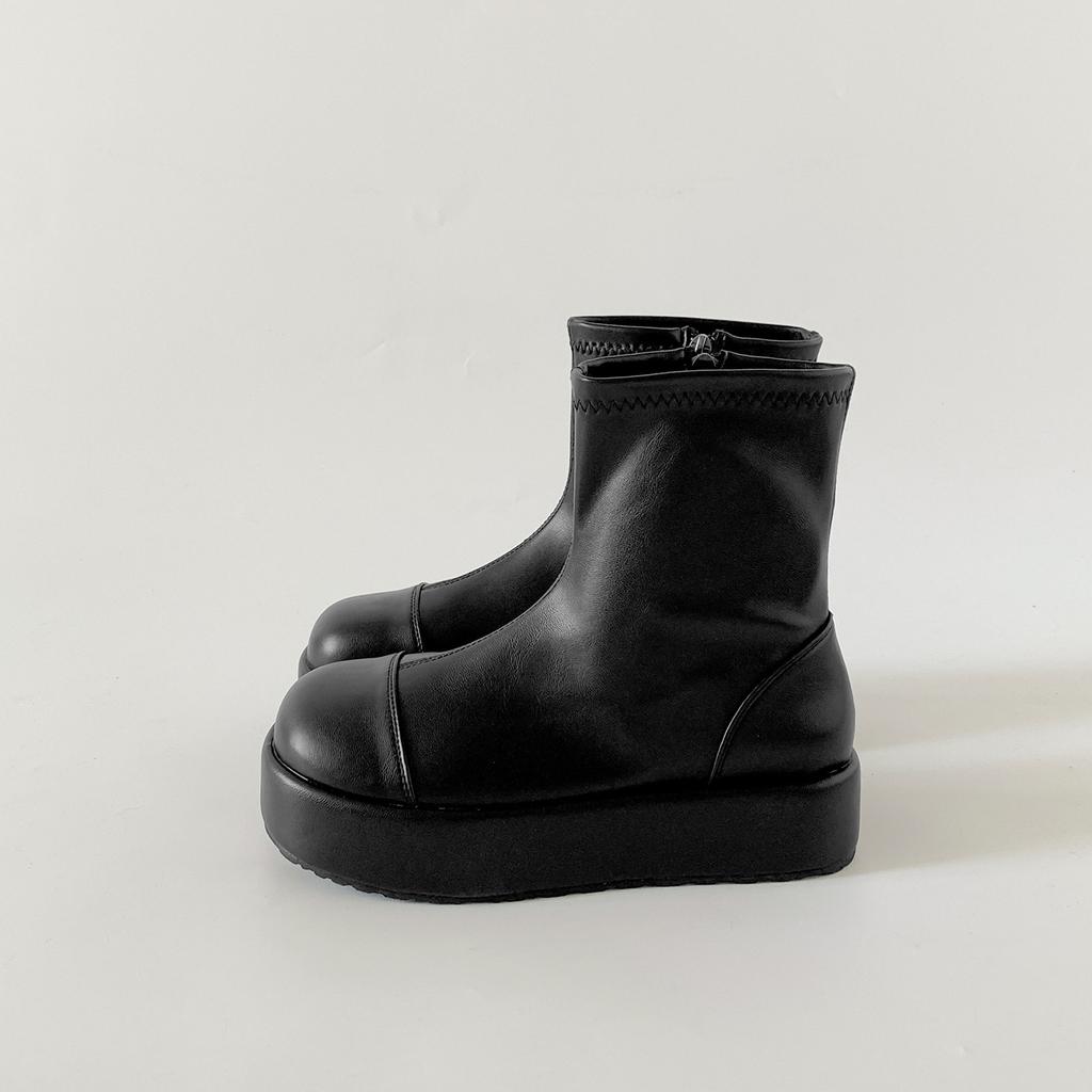 Ретро белые британские мартинсы на толстой подошве женские 2025 новые осенние юбочные увеличивающие рост и стройнящие короткие ботинки