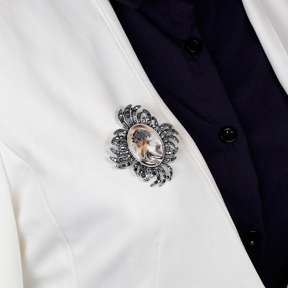 Women Retro Alloy Brooch Breastpin Shell Crystal Inlaid Fashionable Dress Decoration for Ladies