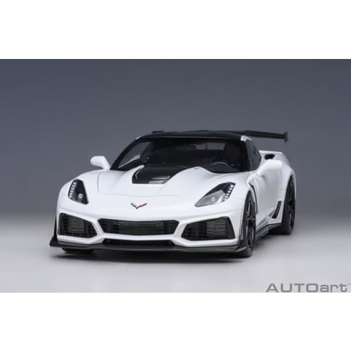 AUTOart 1/18 scale Chevrolet Corvette (C7) ZR1 White Finished Product