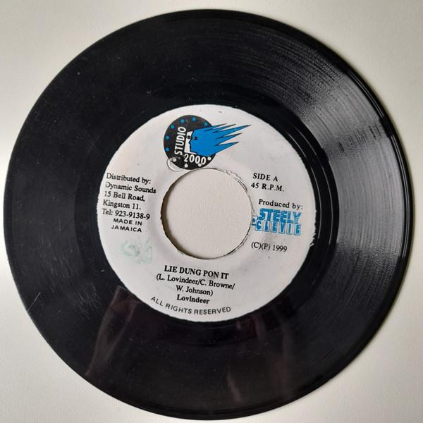 7-дюймовая пластинка LLOYD LOVINDEER Lie Dung Pon It NONE Studio 2000 1999 Ямайка Регги Ска Даб Б/у