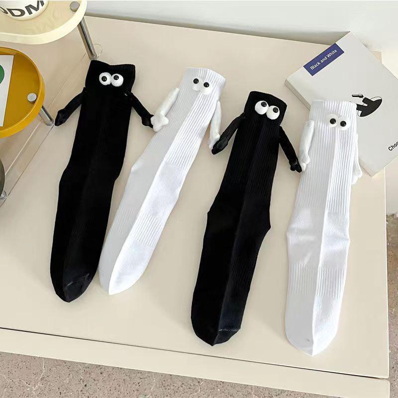 1 Pair Couple Socks Ins Fashion Funny Creative Magnetic Attraction Hands Black White Cartoon Eyes Couples Socks Hand In Hand