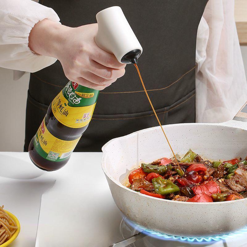 Экструдер для устричного соуса. Расход масла. Инструменты для прессования. Бытовая бутылка для масла. Бутылка для приправ. Головка насоса. Специальная пищевая продукция.