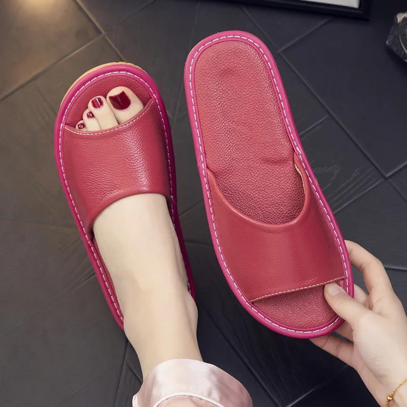 Модные летние сандалии из натуральной коровьей кожи, домашние тапочки, летние сандалии с открытым носком для мужчин и женщин, пожилые люди, повседневные шлепанцы