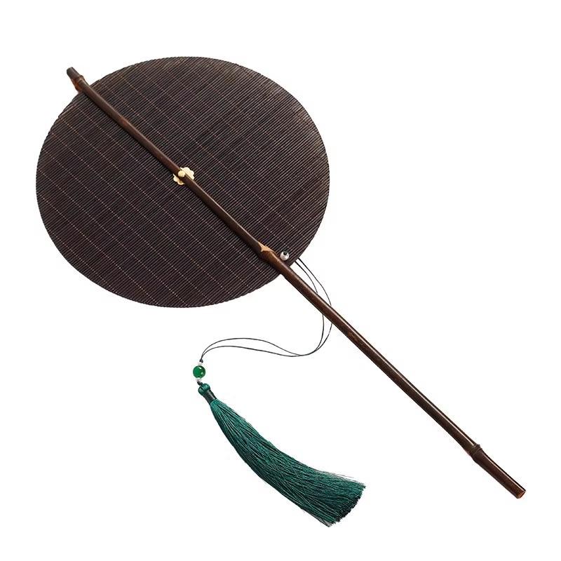Древний фиолетовый бамбуковый лакированный круглый веер с длинной ручкой и кистями - Портативный складной дворцовый веер Ханфу