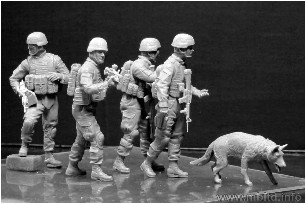Master Box American 4 Active Infantry Military Dog Afghan War Search Unit Plastic Model MB35154 1/35 +
