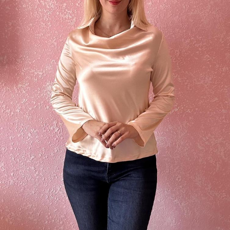 Простая и элегантная женская рубашка с принтом и воротником-качели